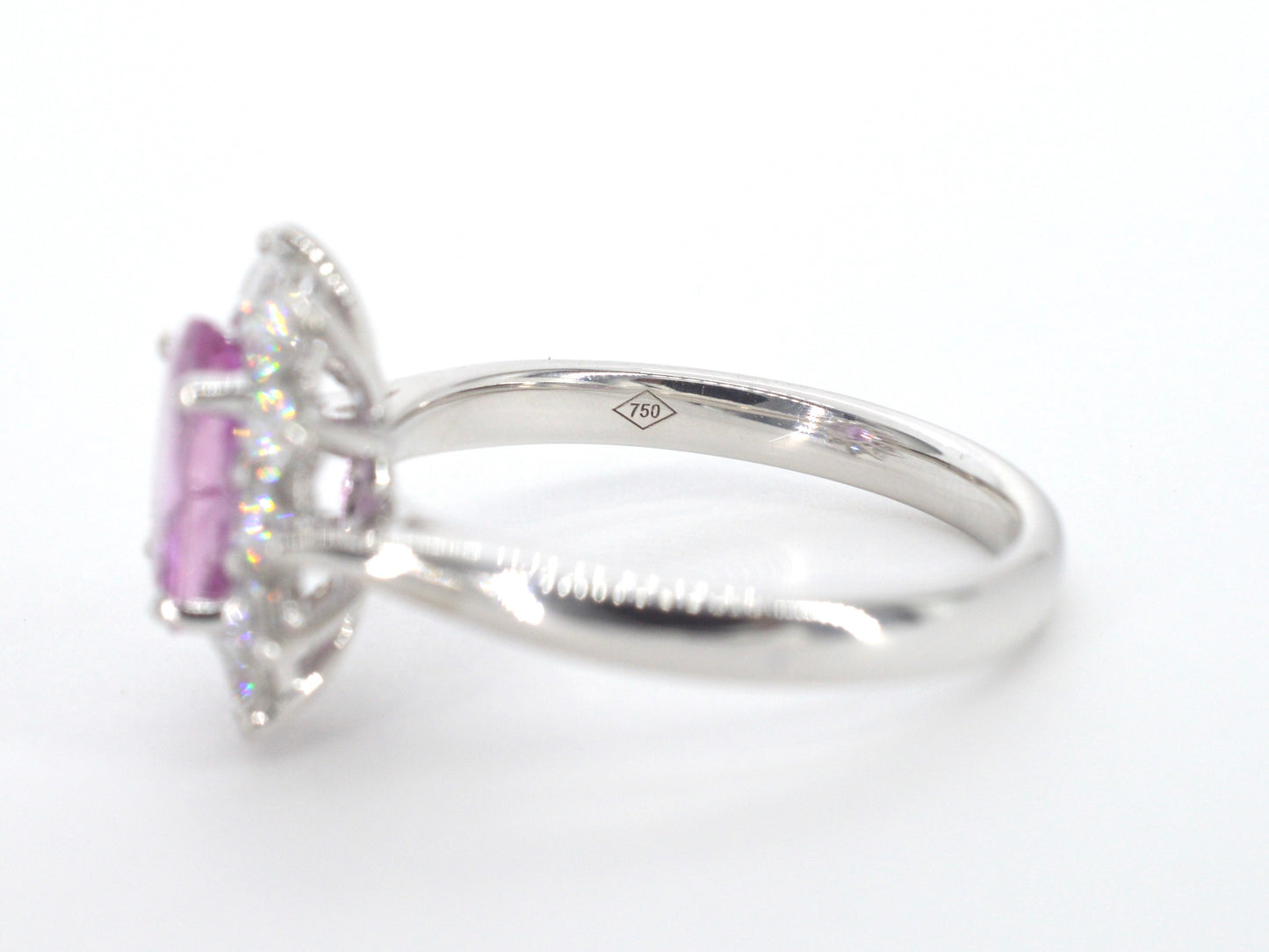Witgouden ring met diamanten en 1.50 carat pink sapphire