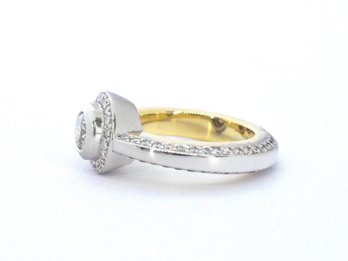 Bi-colour design ring met 100 hoge kwaliteit diamanten