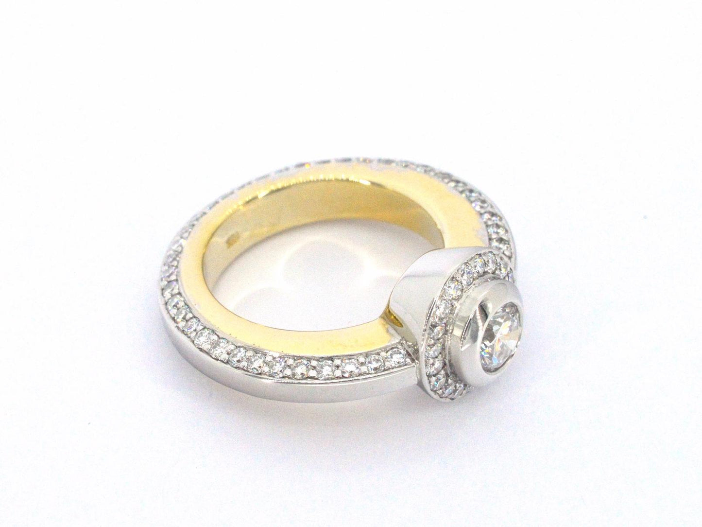 Bi-colour design ring met 100 hoge kwaliteit diamanten