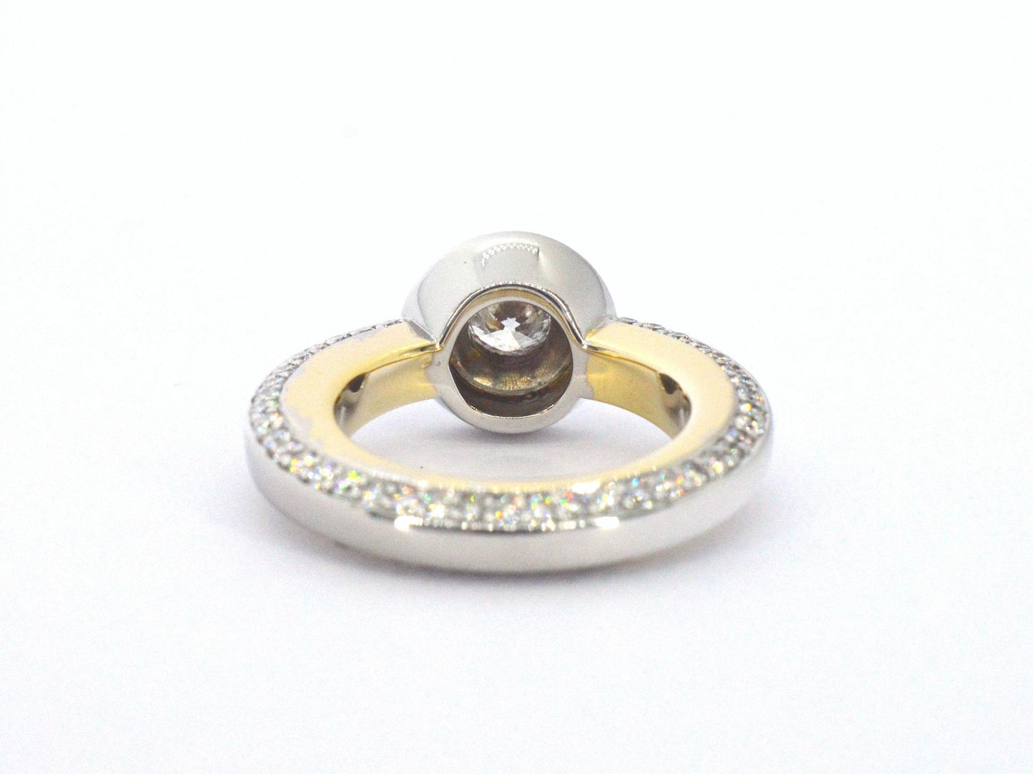 Bi-colour design ring met 100 hoge kwaliteit diamanten