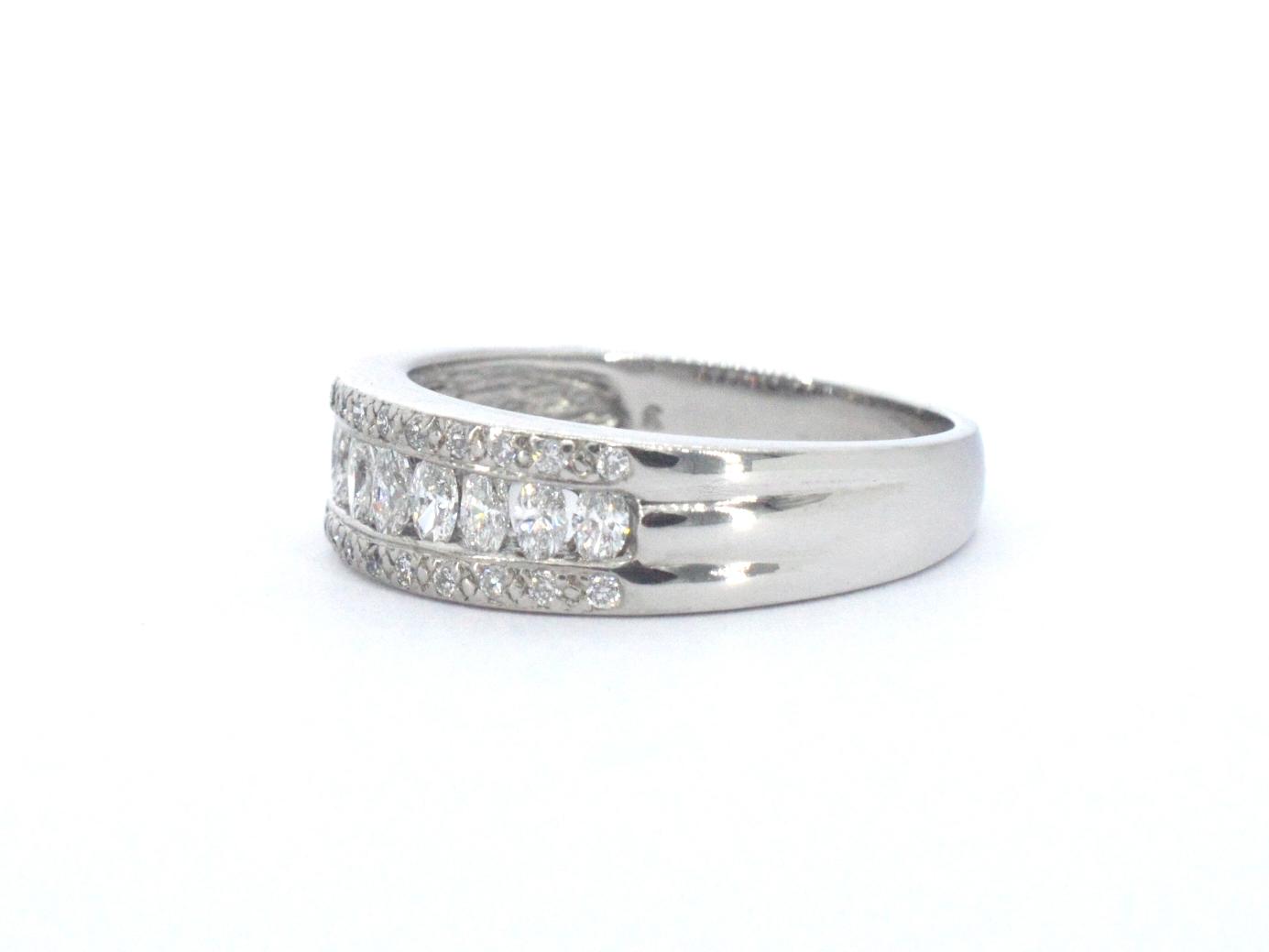 Rij ring met 1.00 carat aan marquise en briljant geslepen natuurlijke diamanten