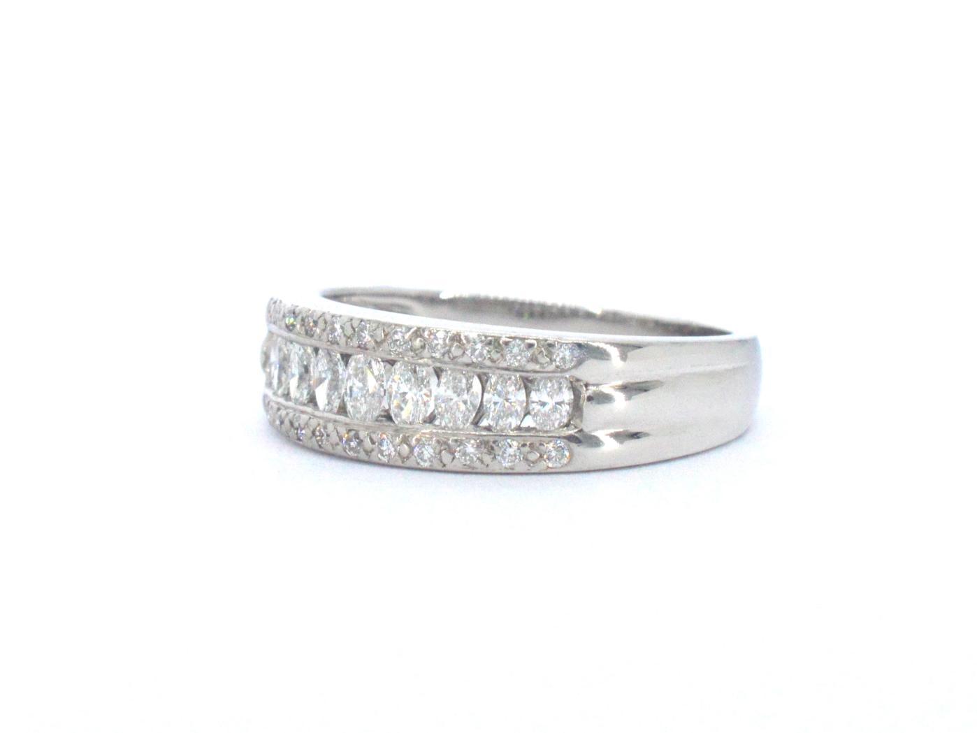 Rij ring met 1.00 carat aan marquise en briljant geslepen natuurlijke diamanten