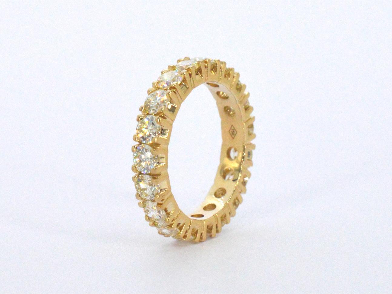 Exclusieve alliance ring met zeer hoge kwaliteit aan diamanten