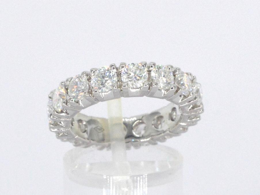 Exclusieve witgouden alliance ring met zeer hoge kwaliteit aan diamanten