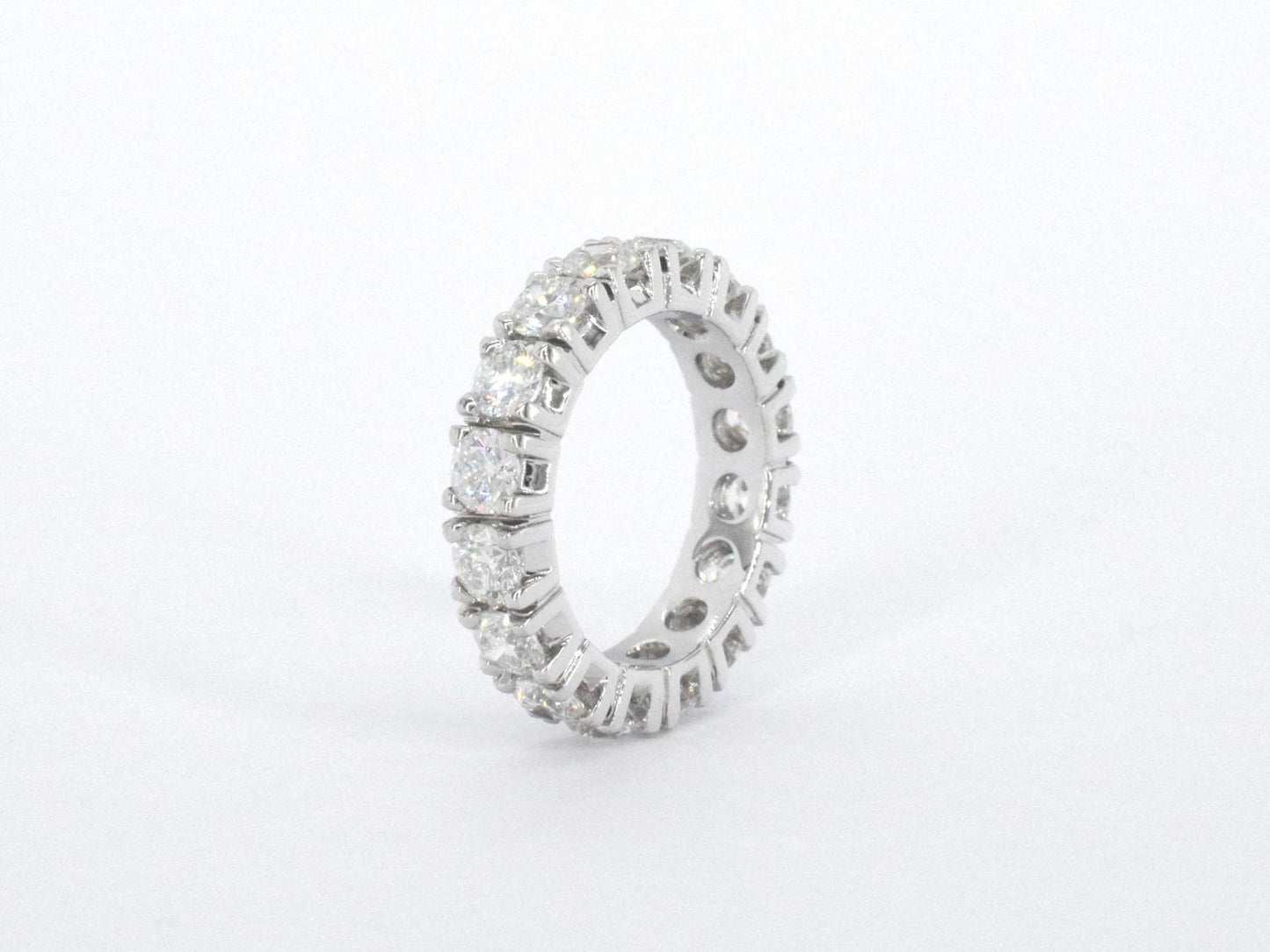 Exclusieve witgouden alliance ring met zeer hoge kwaliteit aan diamanten