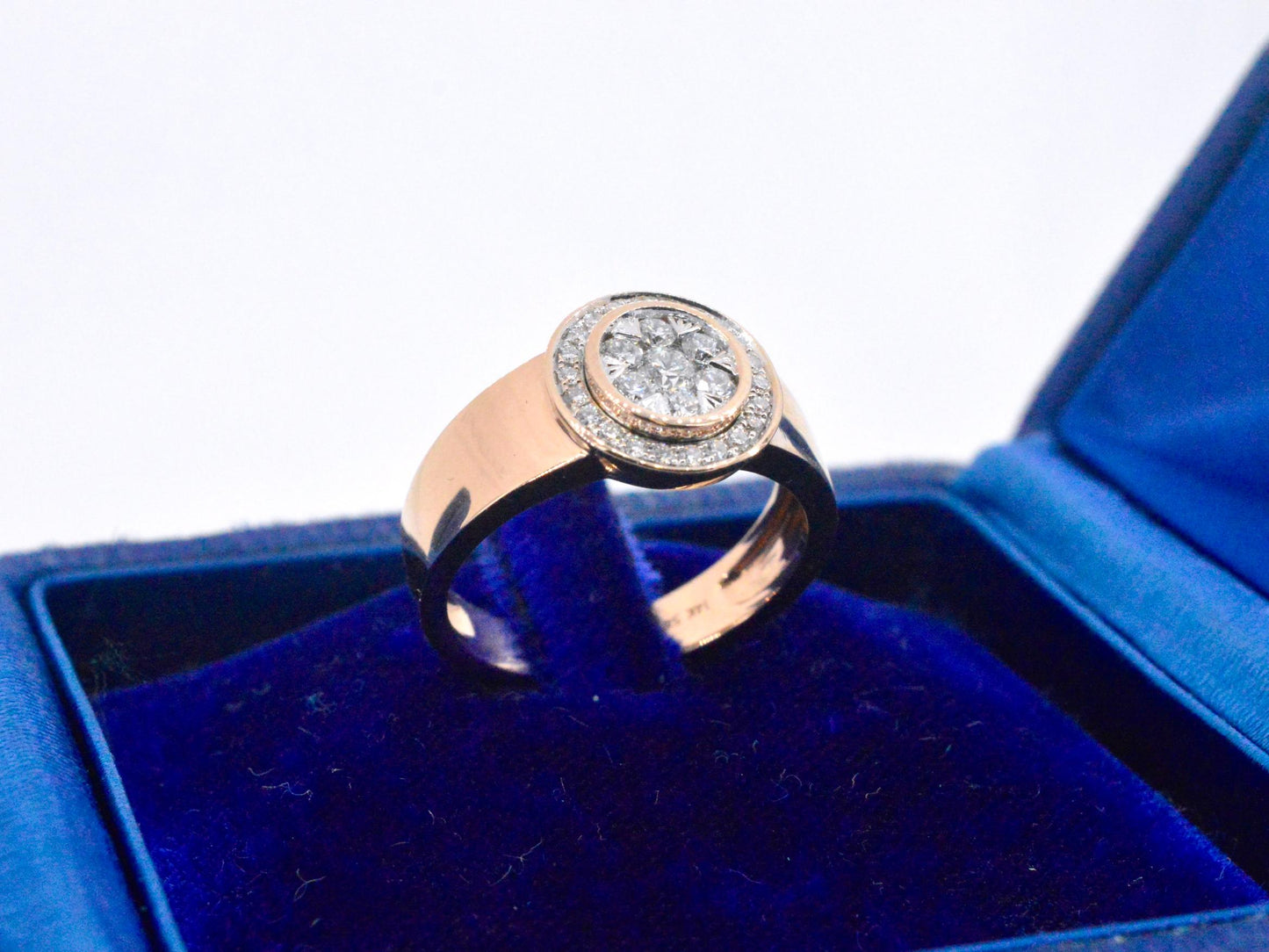 Rosegouden ring mooi gezet met natuurlijke diamanten van hoge kwaliteit