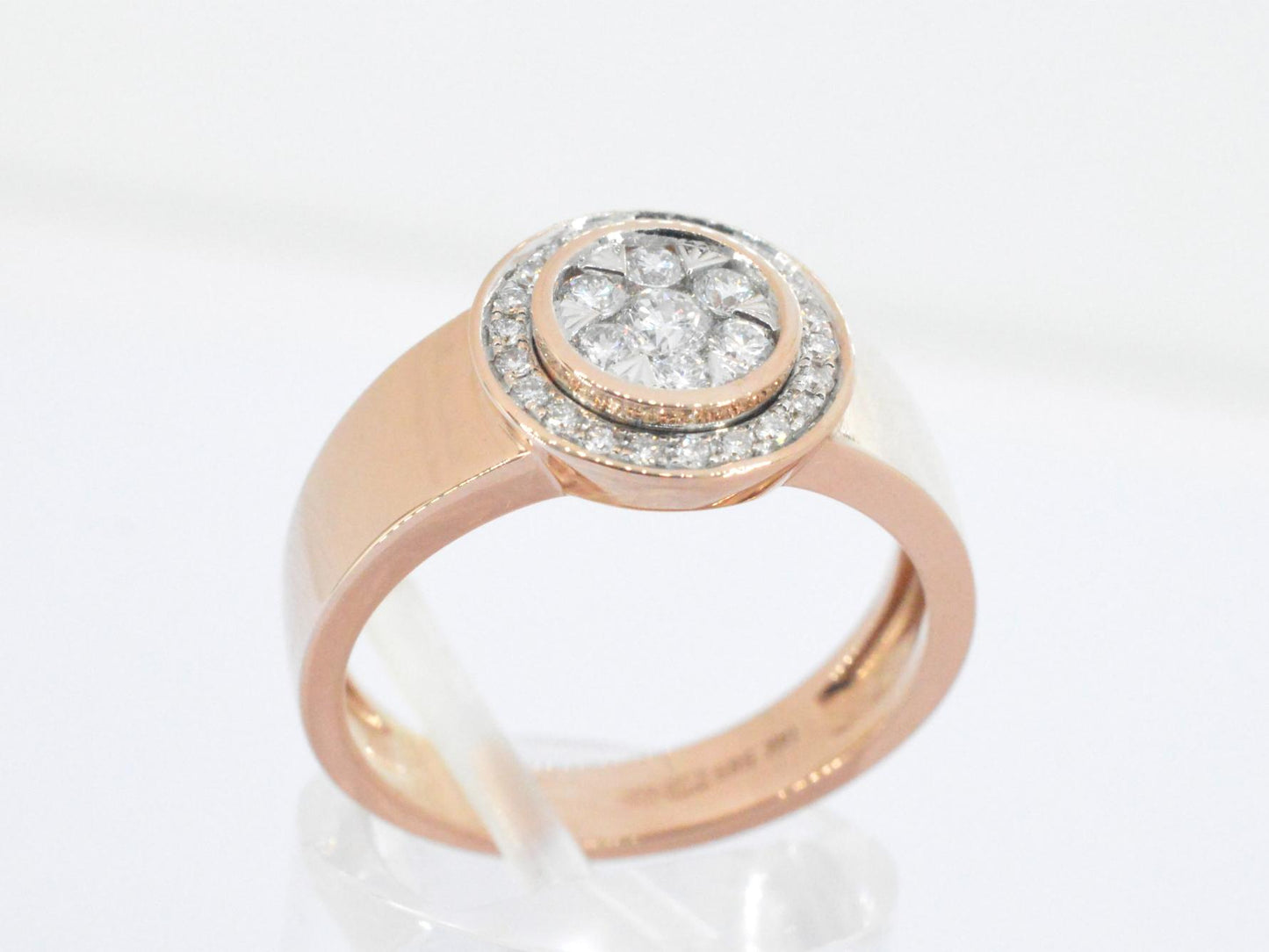 Rosegouden ring mooi gezet met natuurlijke diamanten van hoge kwaliteit