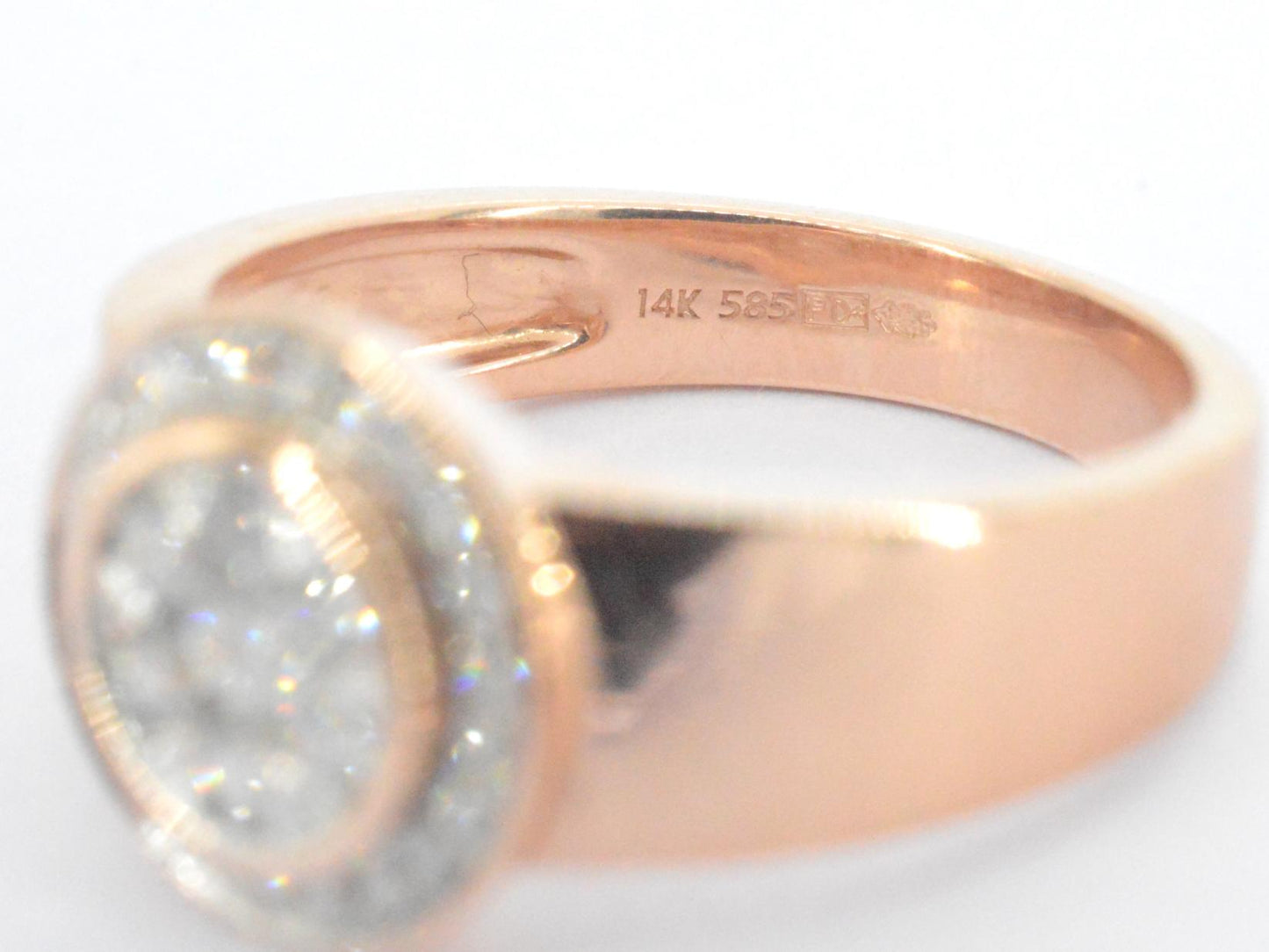 Rosegouden ring mooi gezet met natuurlijke diamanten van hoge kwaliteit