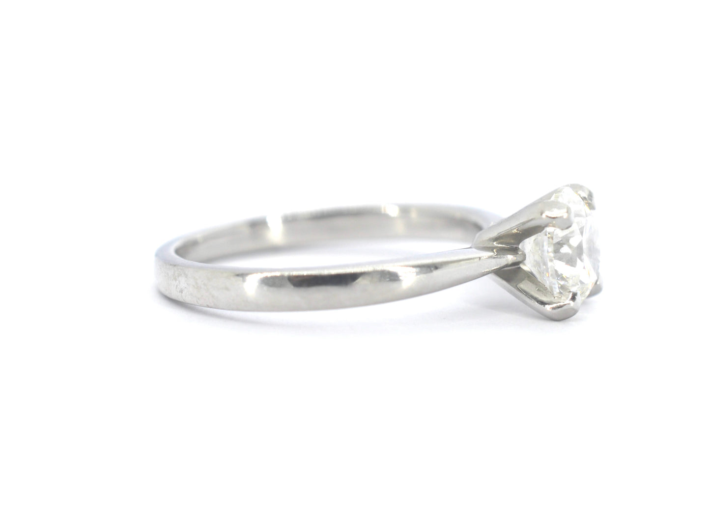 Witgouden solitaire ring met een diamant van 1.01 carat