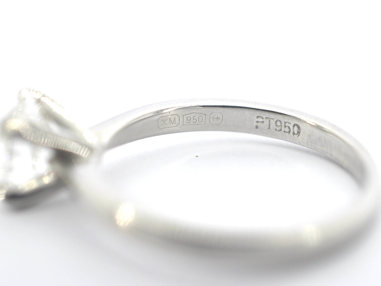 Witgouden solitaire ring met een diamant van 1.01 carat