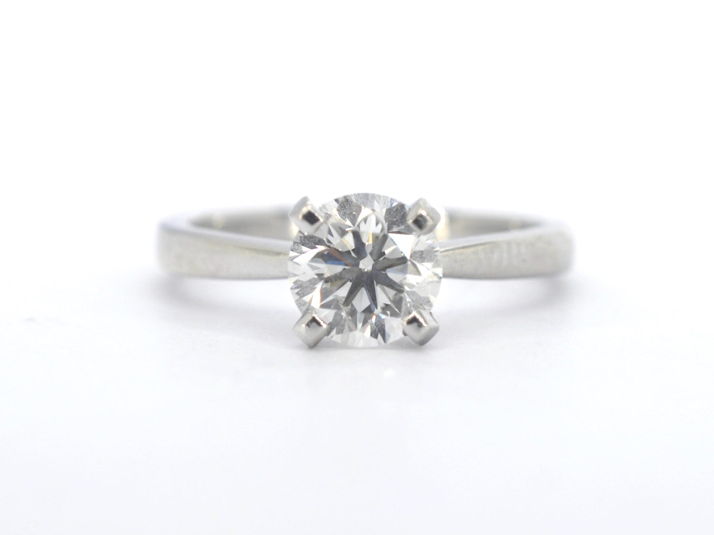 Witgouden solitaire ring met een diamant van 1.01 carat