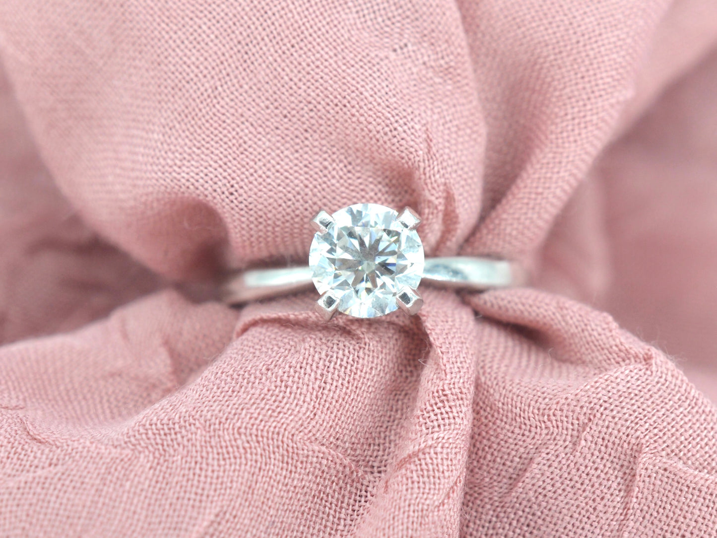 Witgouden solitaire ring met een diamant van 1.01 carat