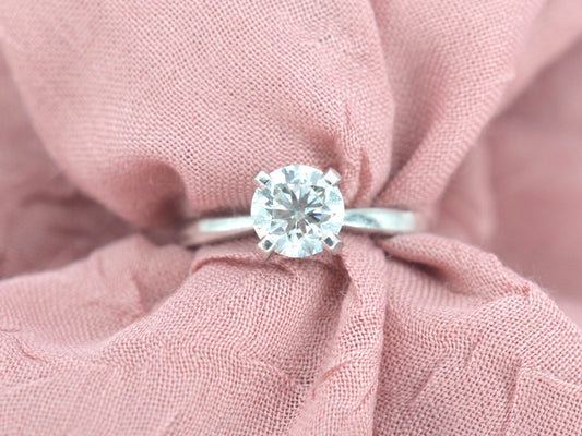 Witgouden solitaire ring met een diamant van 1.01 carat