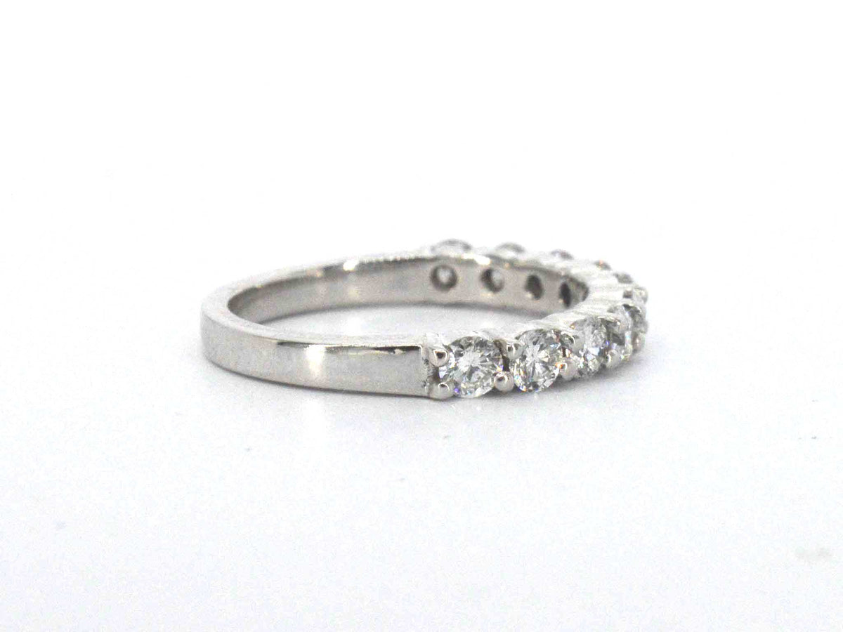 Gouden half-alliance ring van 18 karaat met 10 briljant geslepen natuurlijke diamanten