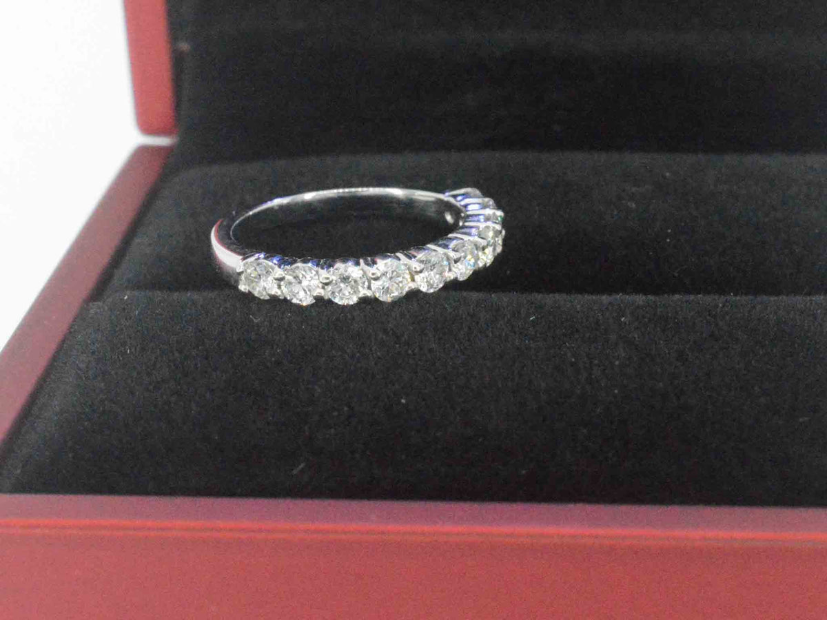 Gouden half-alliance ring van 18 karaat met 10 briljant geslepen natuurlijke diamanten